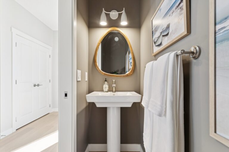 Powder Room - 482 Rosemary Gardens SE - Cambridge 26 Showhome